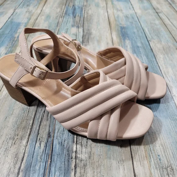 LC Lauren Conrad Sandals. - Picture 9 of 10